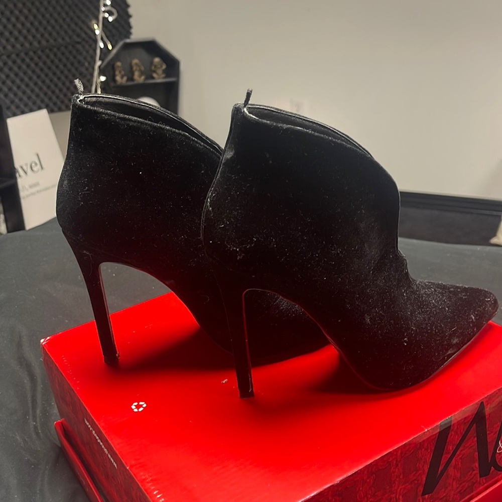 Black Suede GORGEOUS Heels Size 8